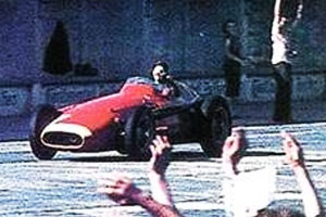 Fangio gana el Gran Premio de  Argentina