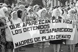 Madres de Plaza de Mayo se reúnen con Alfonsín