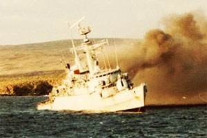 Las tropas inglesas toman Puerto San Carlos